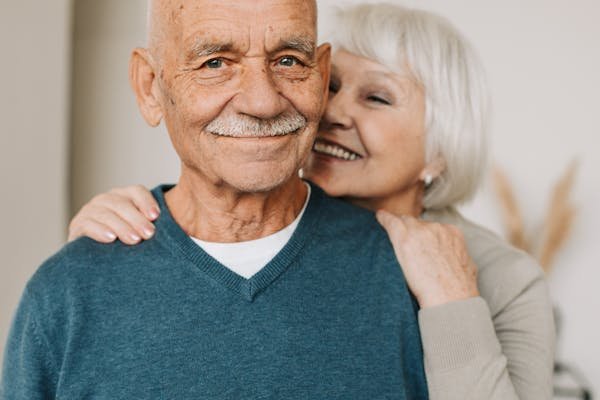 Rencontre senior : la solution gratuite pour tisser des liens